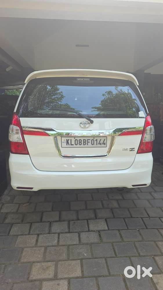 Toyota Innova 2.5 Z 2014 , 2015 Regn . Og Kerala
