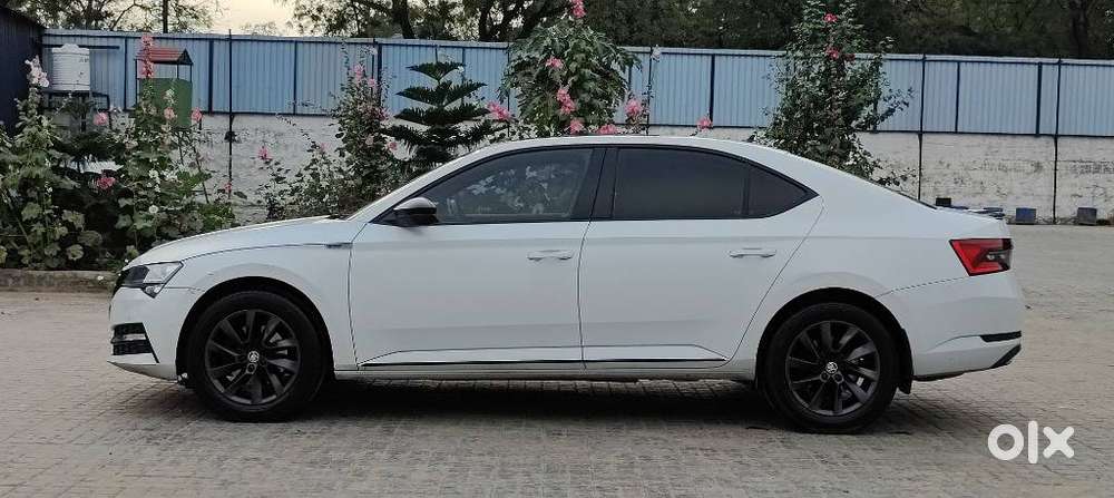Skoda Superb 2.0 Sportline Tsi At, 2023, Petrol