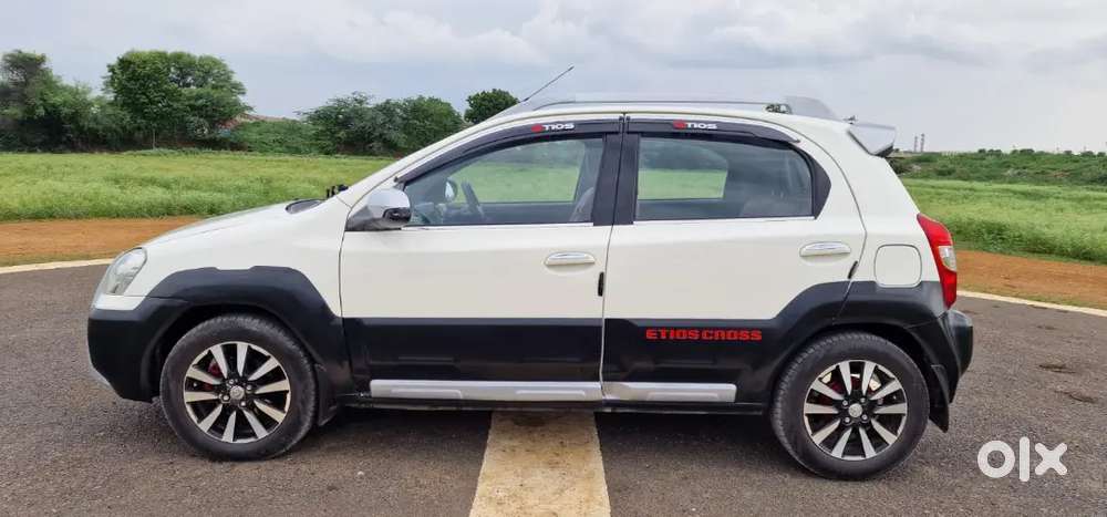 Toyota Etios Cross 2016