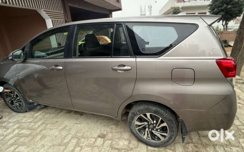 Toyota Innova Crysta 2.4 G Mt, 2022, Diesel