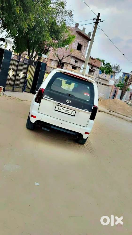 Tata Safari Storme 2012 Diesel 130000 Km Driven