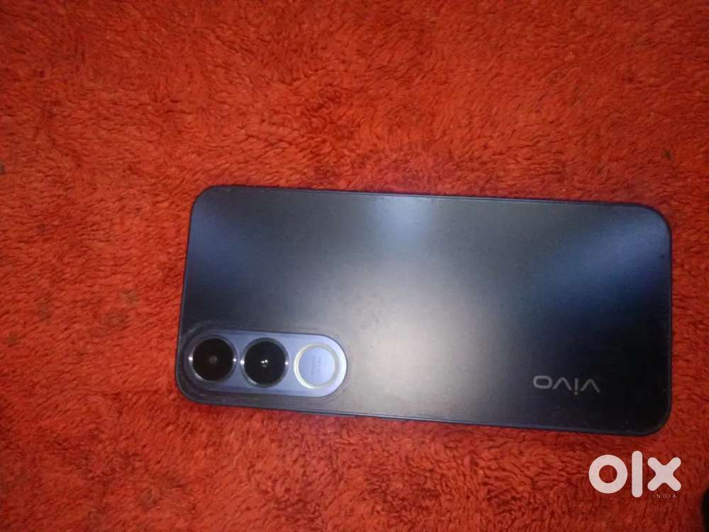 Vivo v70 fe ( 8/128 ) + display ki warranty sath ma