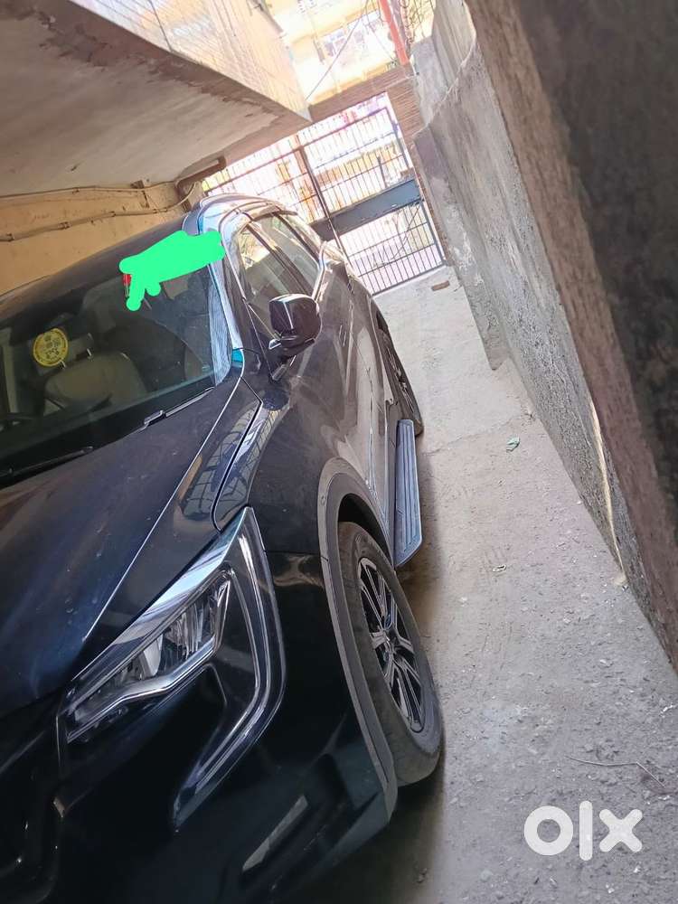 Mahindra Xuv700 2.2 Ax 7 Diesel At Luxury Pack Str Awd, 2025, Diesel