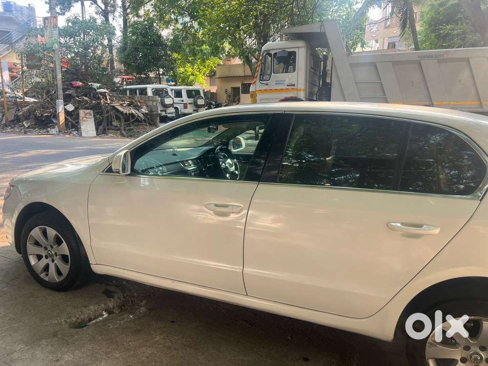 Skoda Superb Petrol 2012