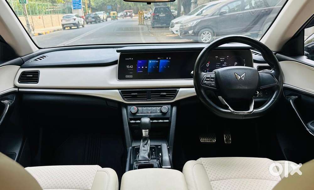 Mahindra Xuv700 2.0 Ax 5 Petrol At Str, 2022, Petrol