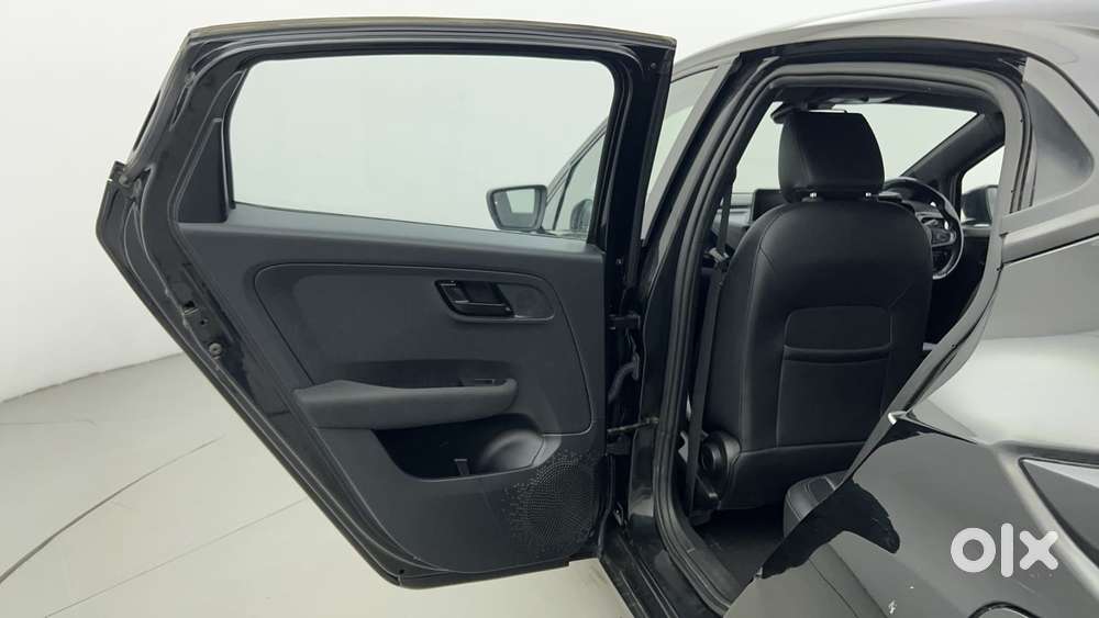 Tata Altroz 1.2 Xza Plus Dark Edition Dct, 2022, Petrol