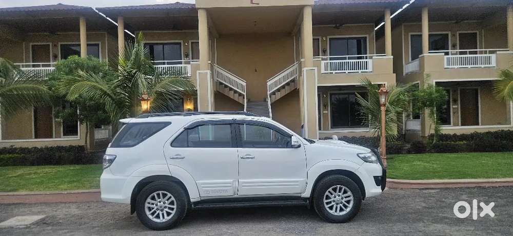 Toyota Fortuner 2014 Diesel 300000 Km Driven