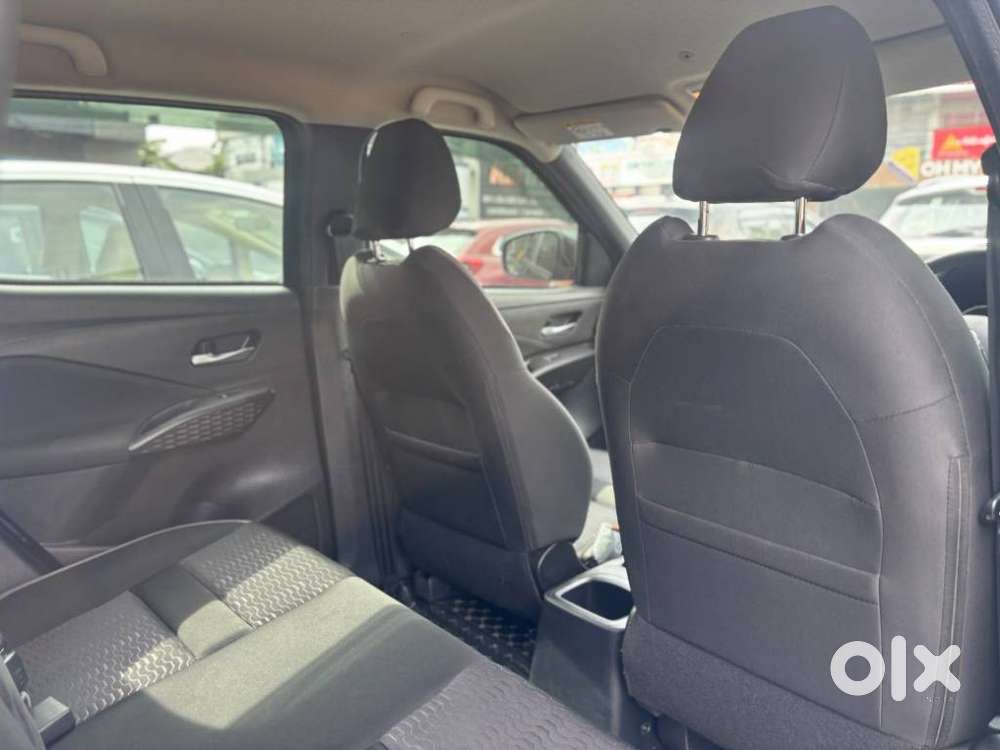 Nissan Magnite Kuro Edition Petrol Amt, 2025, Petrol