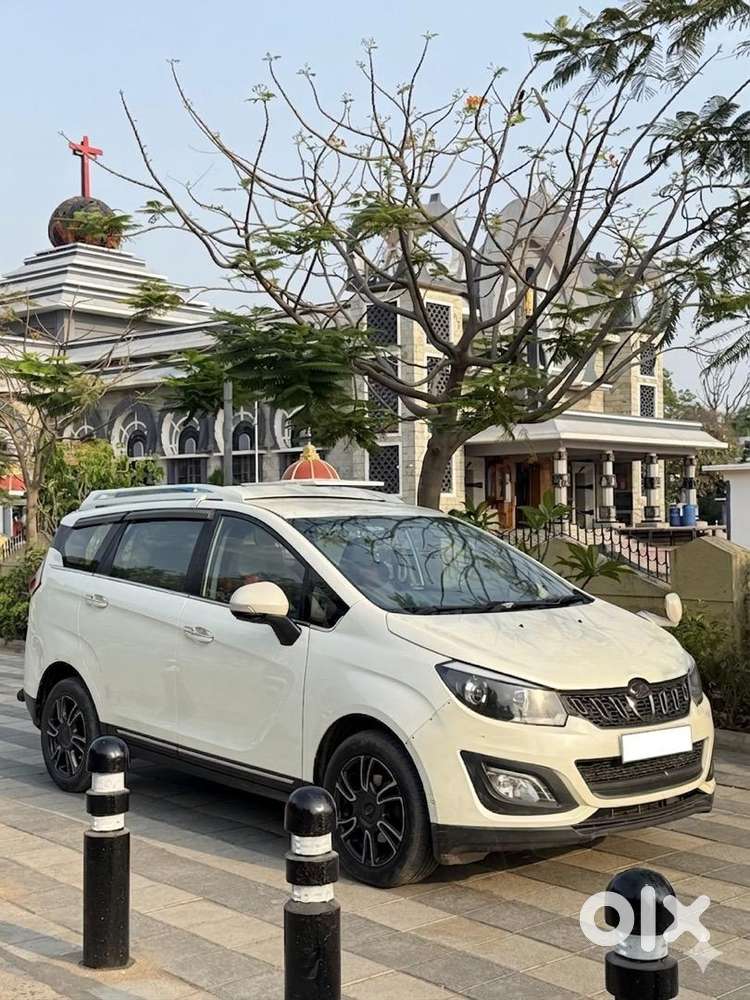 Mahindra Marazzo M8 Top End