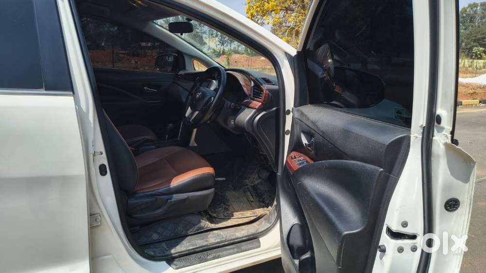 Toyota Innova Crysta 2.8 Gx At, 2018