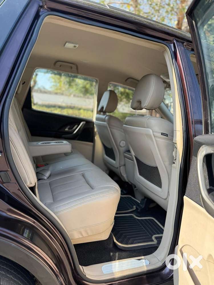 Mahindra Xuv500 W8 Dual Tone, 2015, Diesel