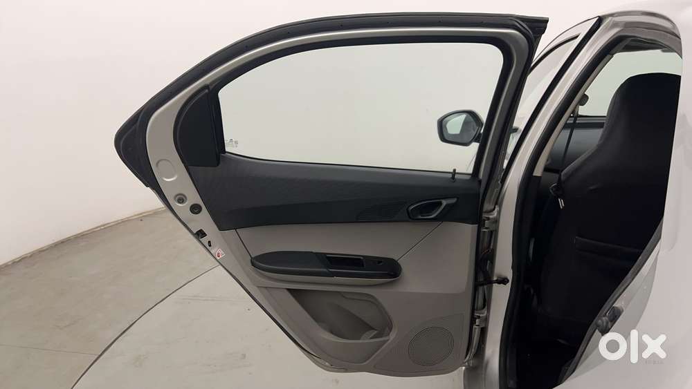 Tata Tiago 1.2 Revotron Xm, 2018, Petrol