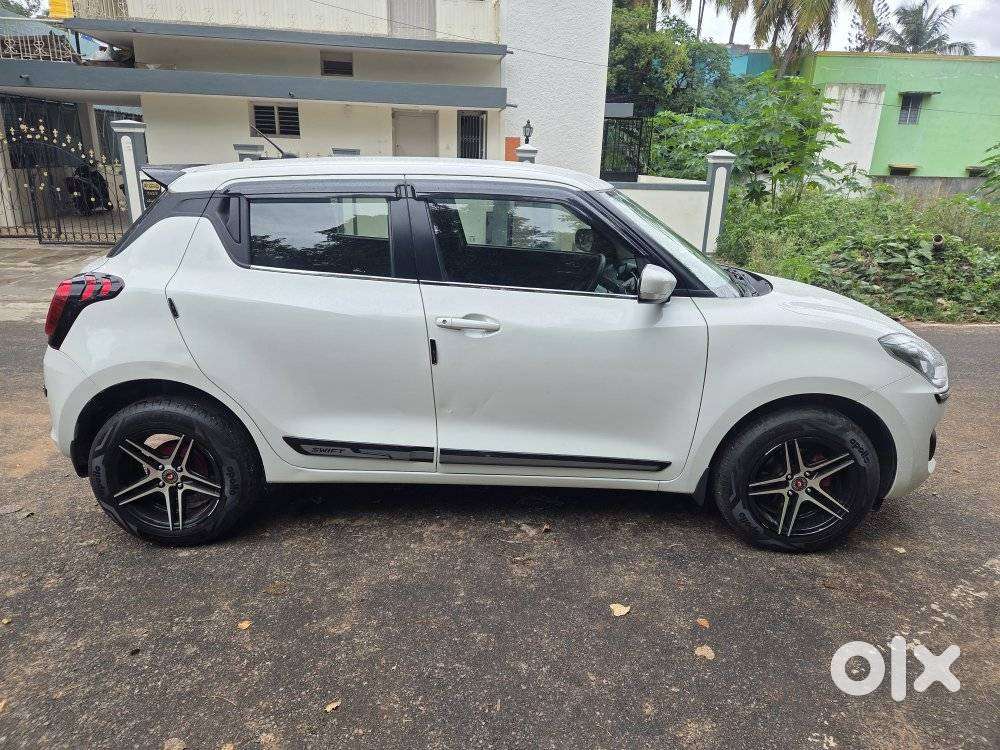 Maruti Suzuki Swift Vxi + Manual, 2022, Petrol