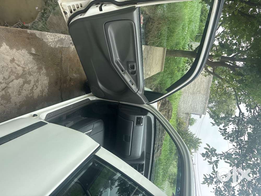 Zen Lxi 2005 Petrol White  Color