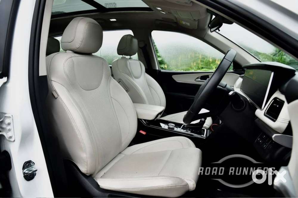 Mahindra Xuv700 2.2 Ax 7 Diesel At Luxury Pack Str Awd, 2024, Diesel