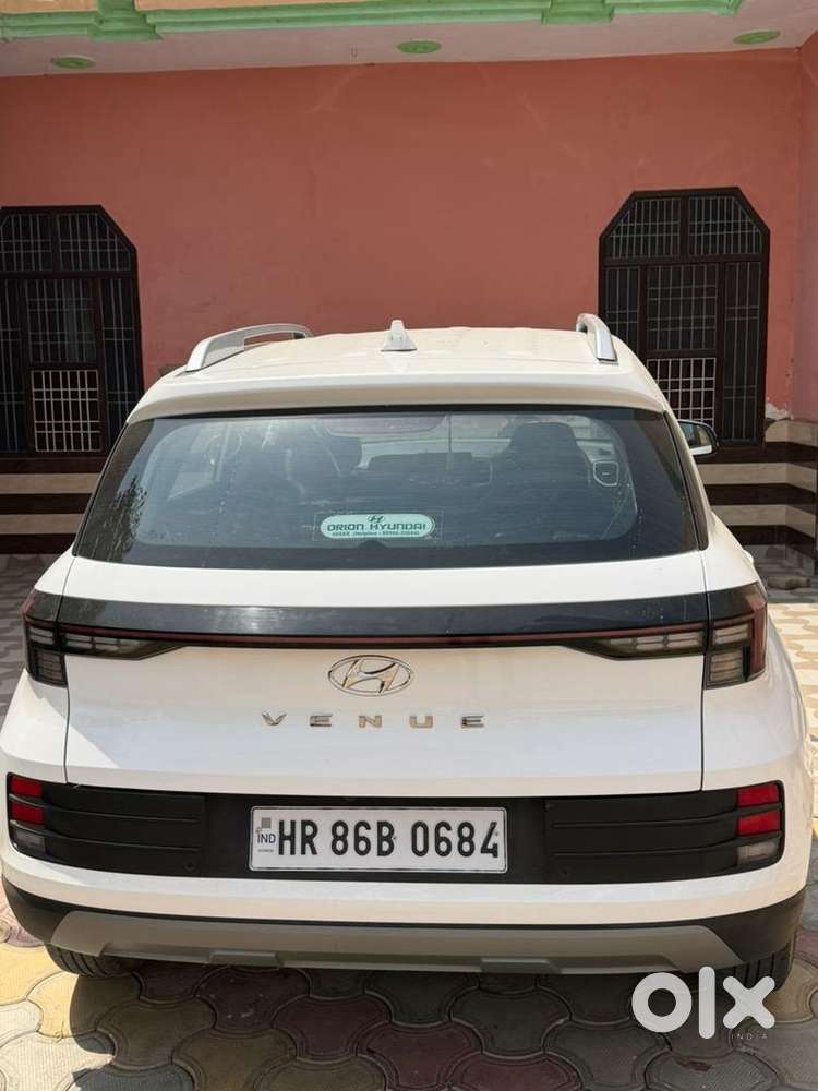 Hyundai Venue 2024 Petrol 30000 Km Driven