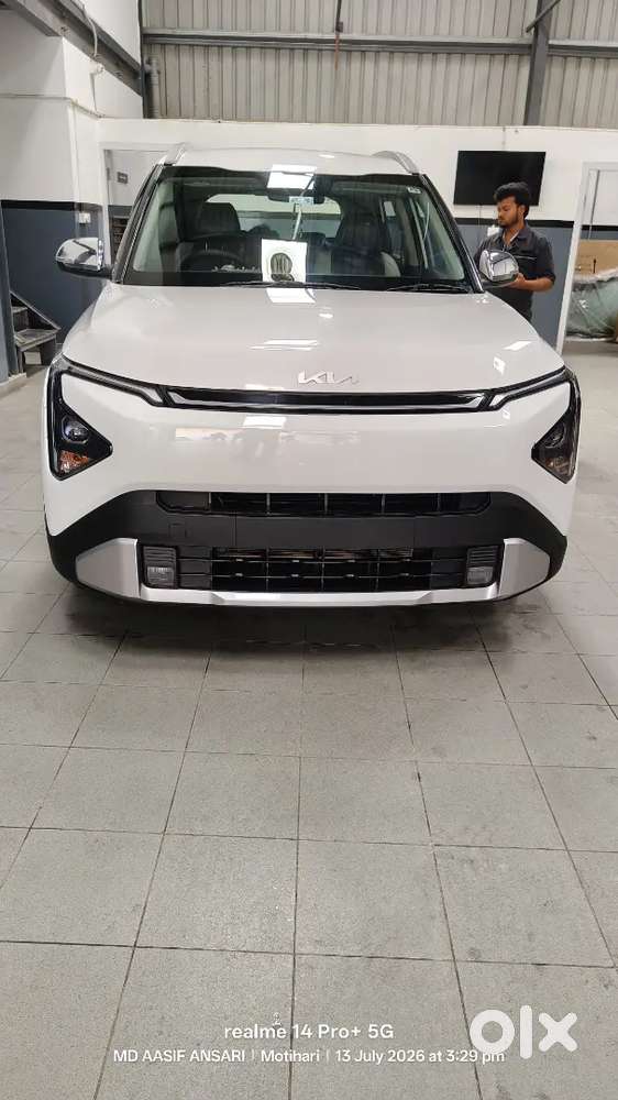 Kia Carens Clavis 2025 Petrol