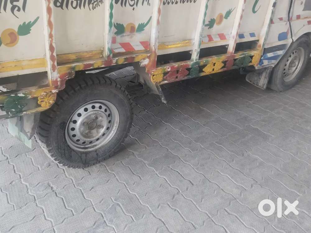 Koi Kami Nahi H Gadi Ma Nai Loan H