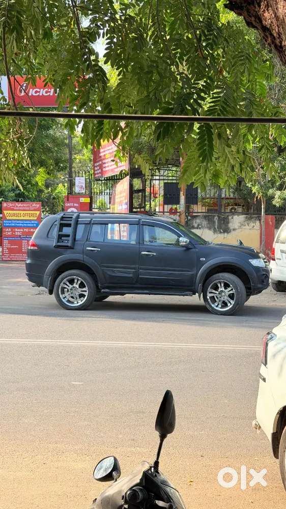 Mitsubishi Pajero Sport 2015 Diesel Well Maintained