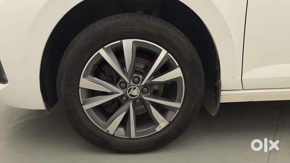 Skoda Slavia Style 1.0l Tsi At, 2022, Petrol
