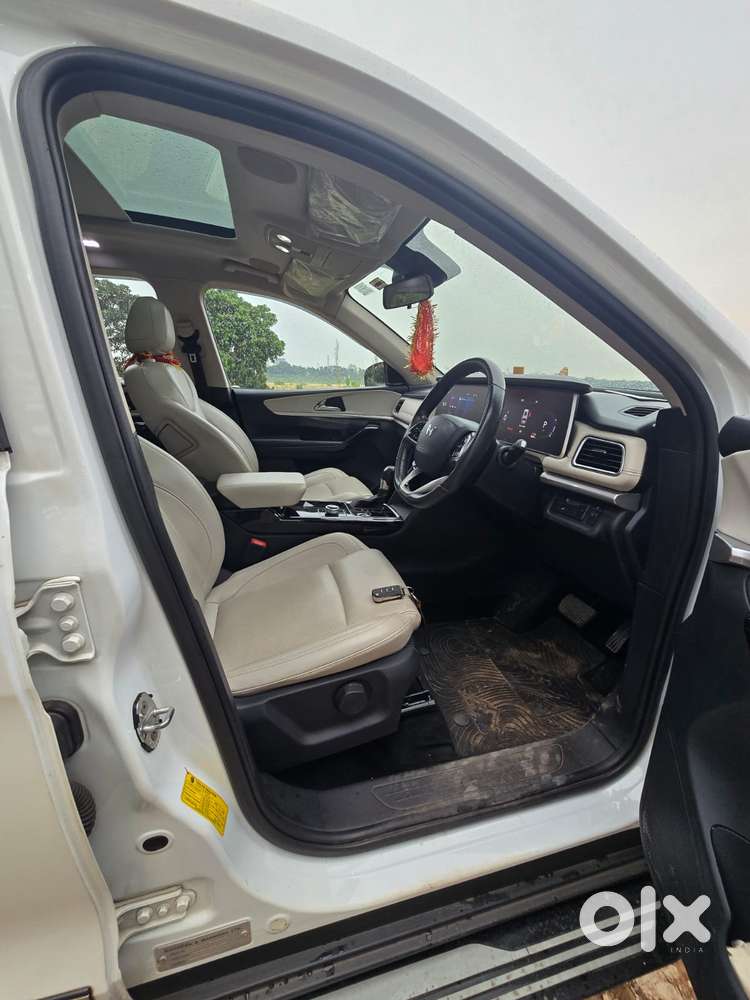 Mahindra Xuv700 2.2 Ax 7 Diesel At Luxury Pack Str Awd, 2022, Diesel