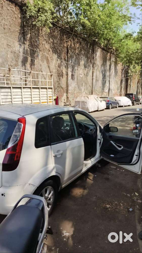 Ford Figo 2011 Petrol 80000 Km Driven