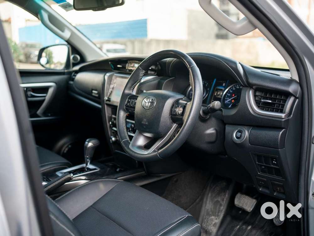 Toyota Fortuner 4x2 At 2.7 Petrol, 2022, Petrol