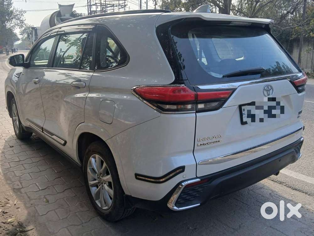 Toyota Innova Hycross 2.0 Vx Hybrid 7 Str, 2025, Cng & Hybrids