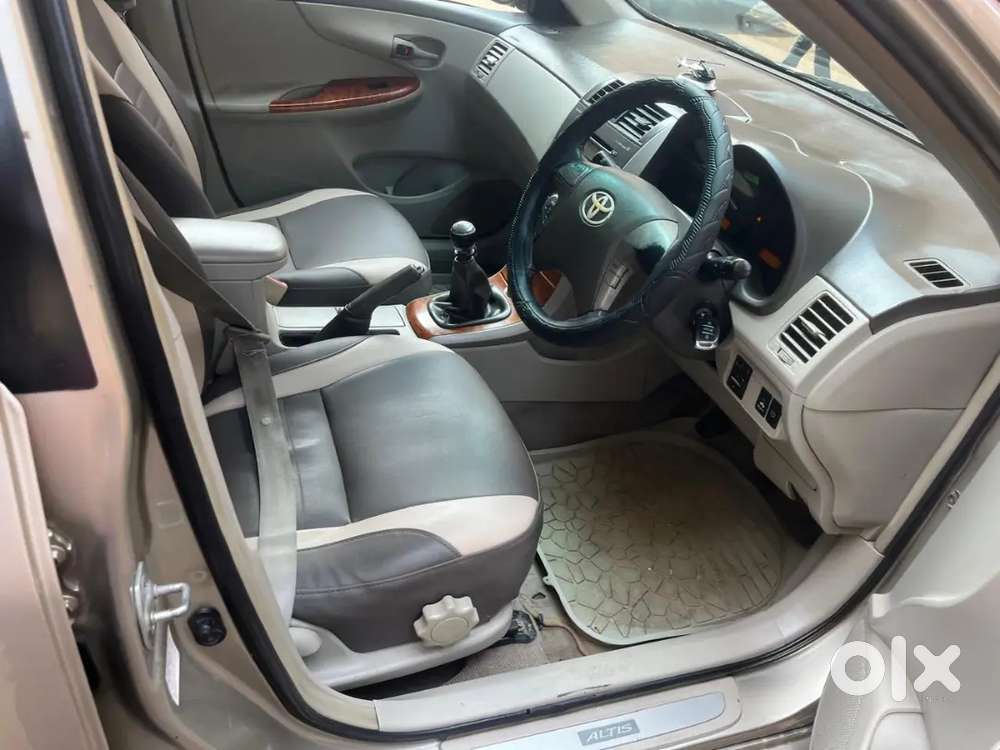 Toyota Corolla Altis 2011