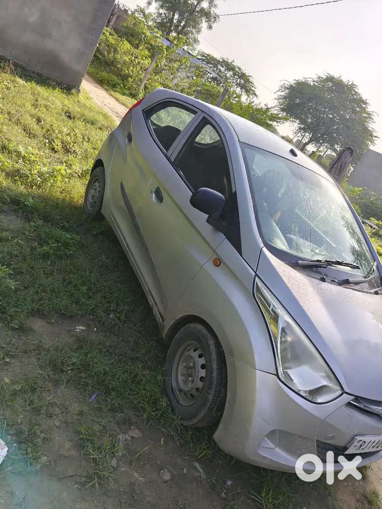 गाड़ी में कोई कमी नहीं है 
आराम से गाड़ी देख के लेवो