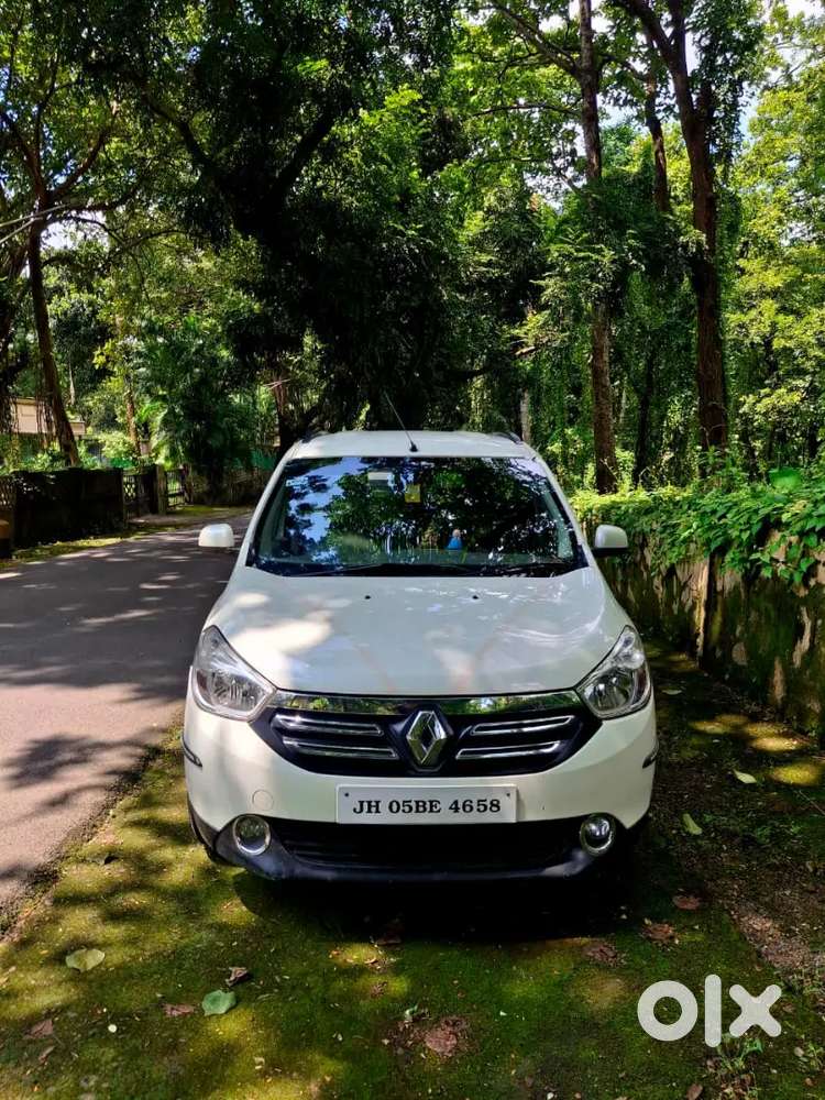 8 Seater Renault Lodgy 2015 Diesel 33000 Km Driven