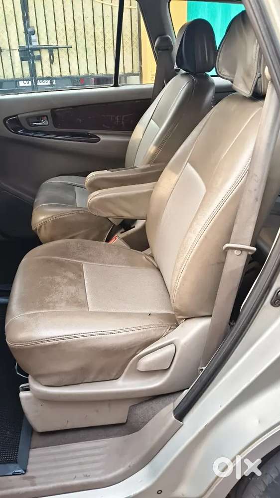 Toyota Innova 2013 Diesel 289000 Km Driven Captain Seat