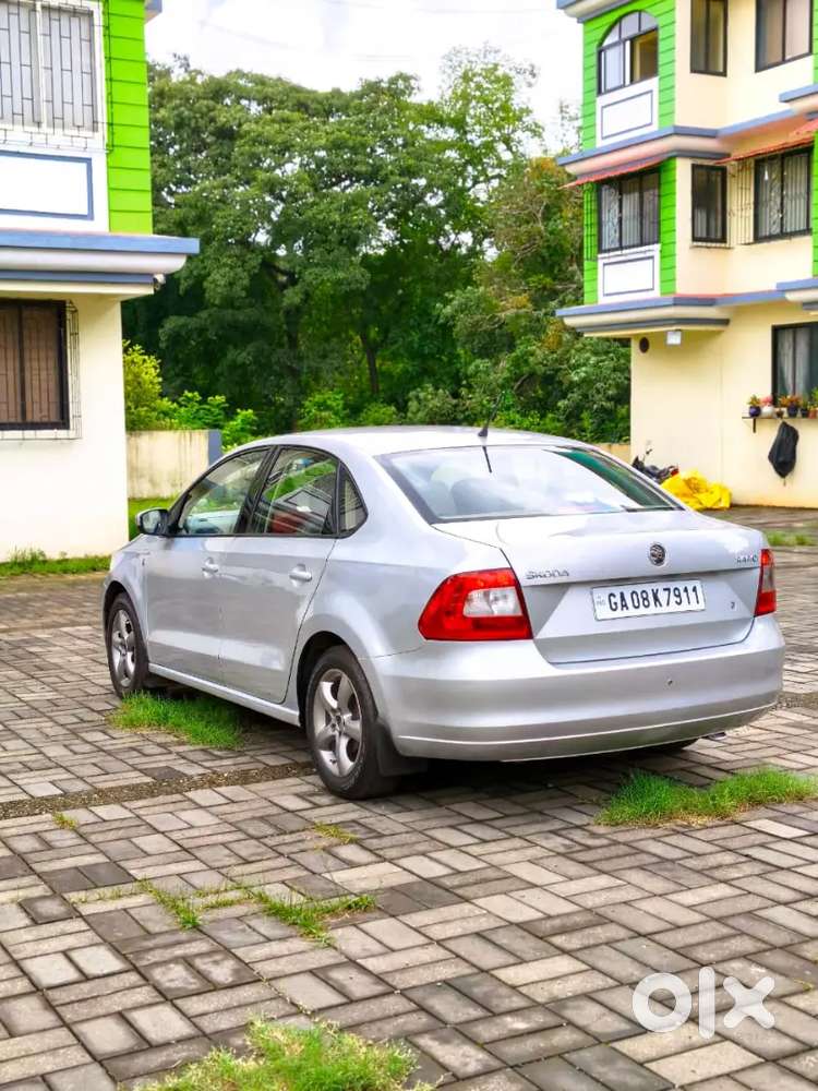 Skoda Rapid Elegance 2014 Petrol