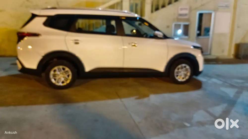 Kia Carens 2023 Petrol 7800 Km Driven
