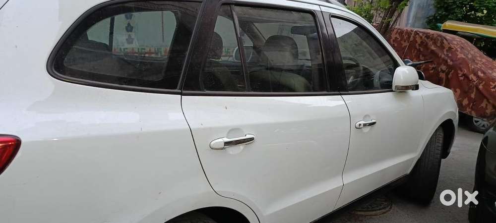 Hyundai Santa Fe 2011 Diesel 98000 Km Driven