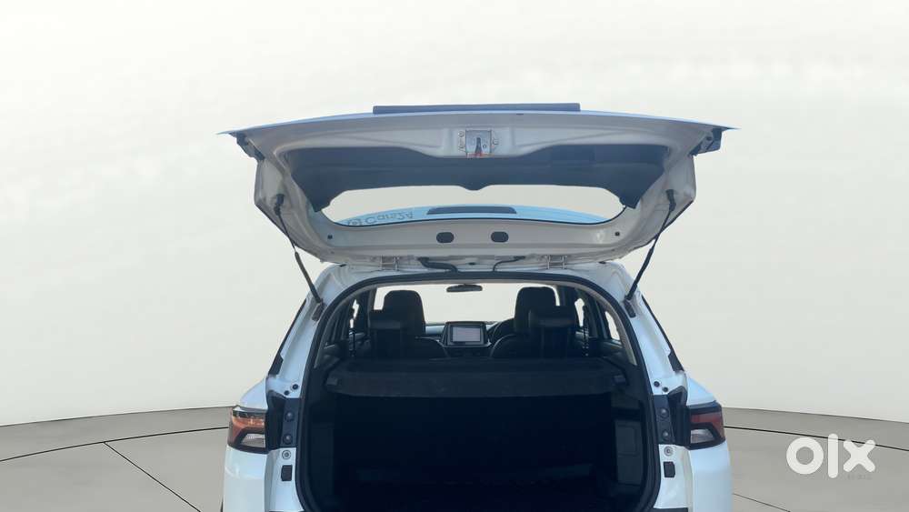 Maruti Suzuki Brezza 1.5 Zxi At Smart Hybrid, 2023, Petrol
