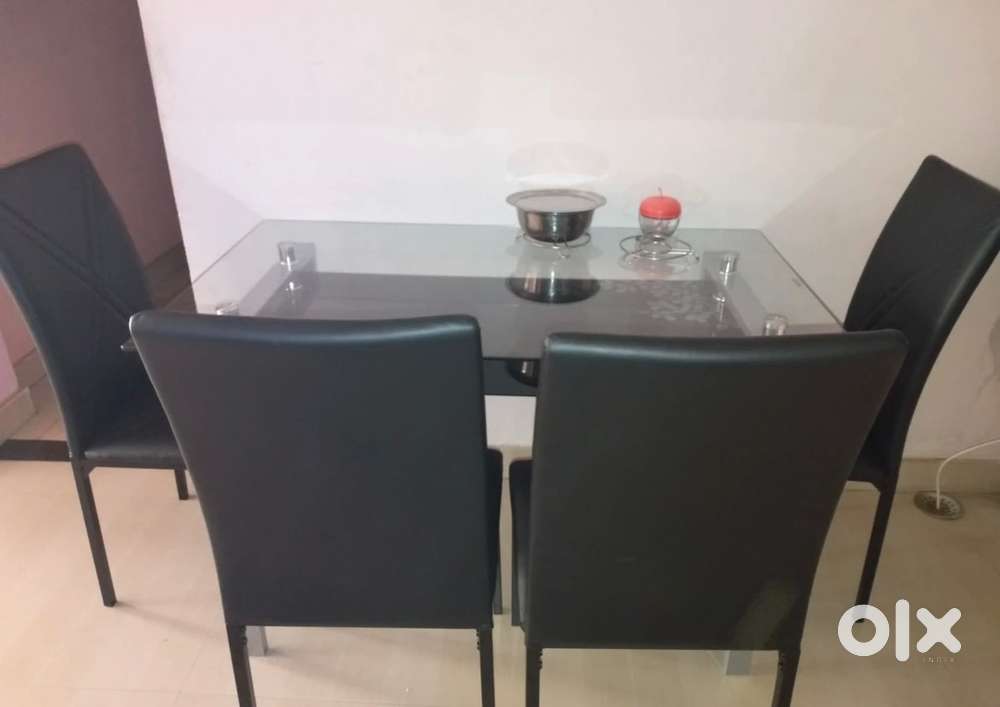 4 seater dinning table