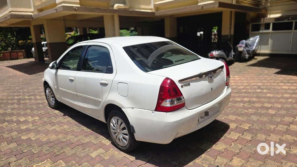 Toyota Etios V, 2015, Petrol
