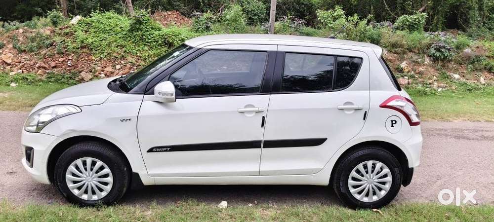 Maruti Suzuki Swift Vxi Abs Bsiv, 2015, Petrol