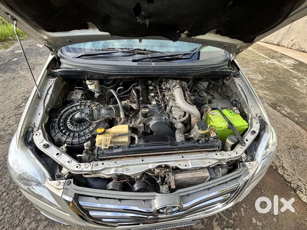 Toyota Innova 8 Str 2012