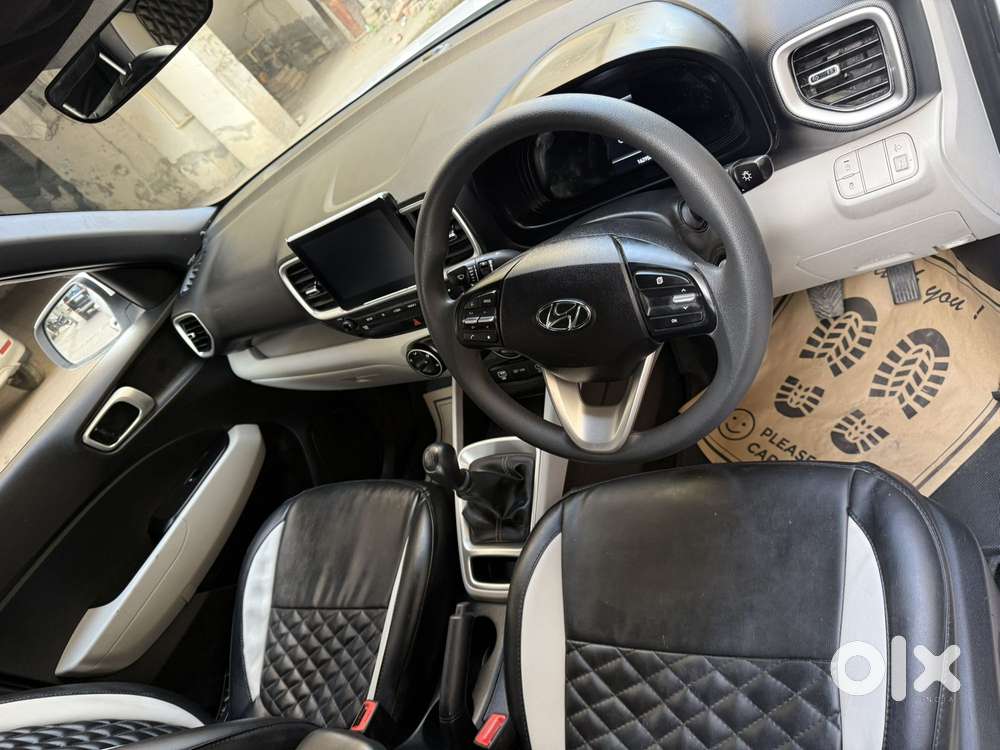 Hyundai Venue 1.2 S (o), 2024, Petrol