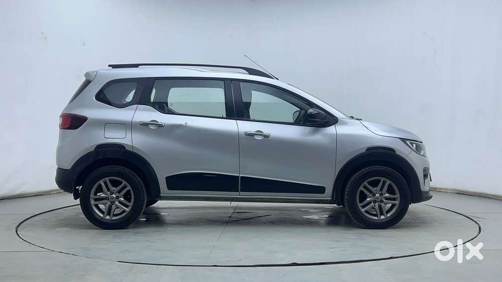 Renault Triber Rxz, 2023, Petrol