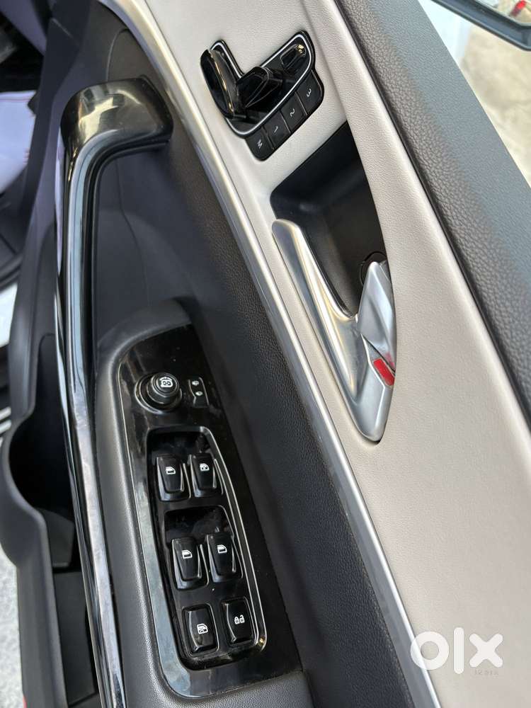 Mahindra Xuv700 2.2 Ax 7 Diesel At Str, 2022, Diesel