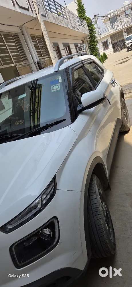 Hyundai Venue 2022 Petrol 26000 Km Driven