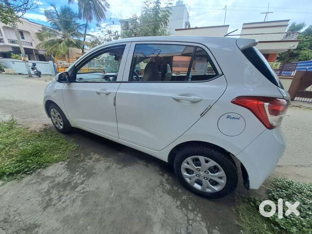 Good Condition Hyundai Grand I10 White Color Magna Petrol Car For Sale