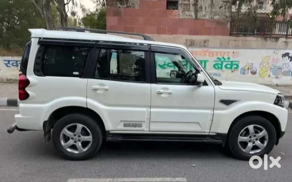 Mahindra Scorpio S11