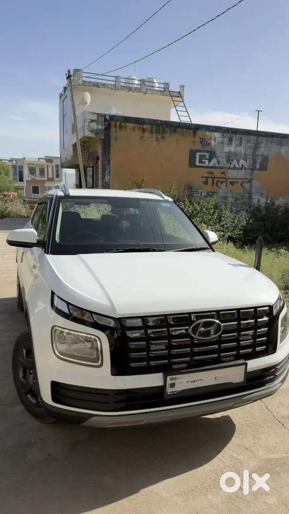 Hyundai Venue 2024 Petrol 15000 Km Driven