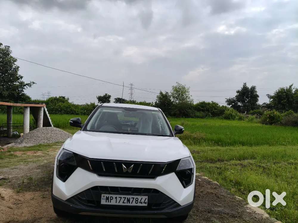 Mahindra Xuv3xo Mx1 2025