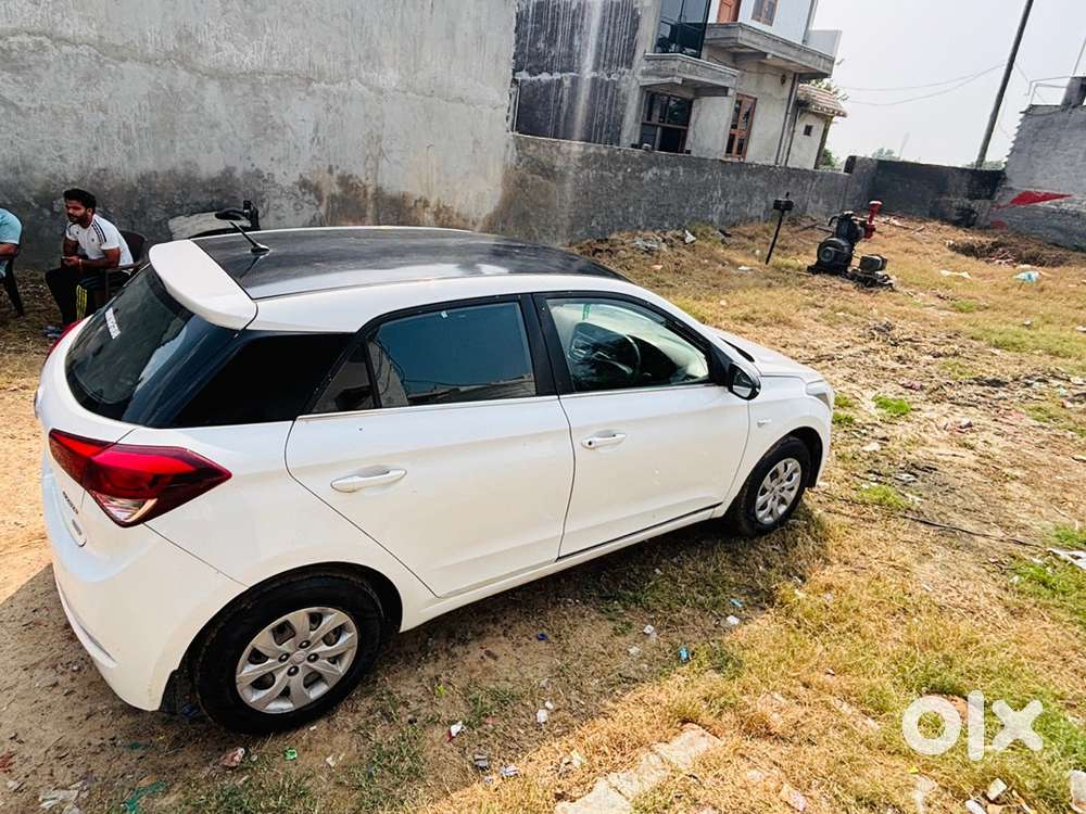 Hyundai I20 2017 White Colour