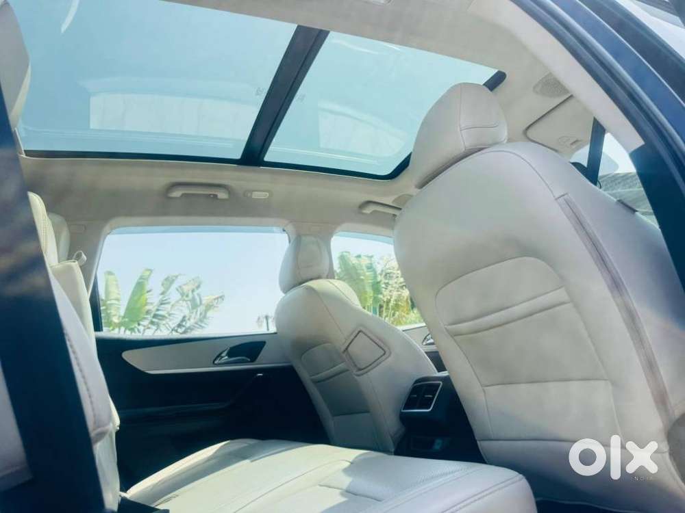 Mahindra Xuv700 2.2 Ax 7 Diesel At Luxury Pack Str Awd, 2022, Diesel